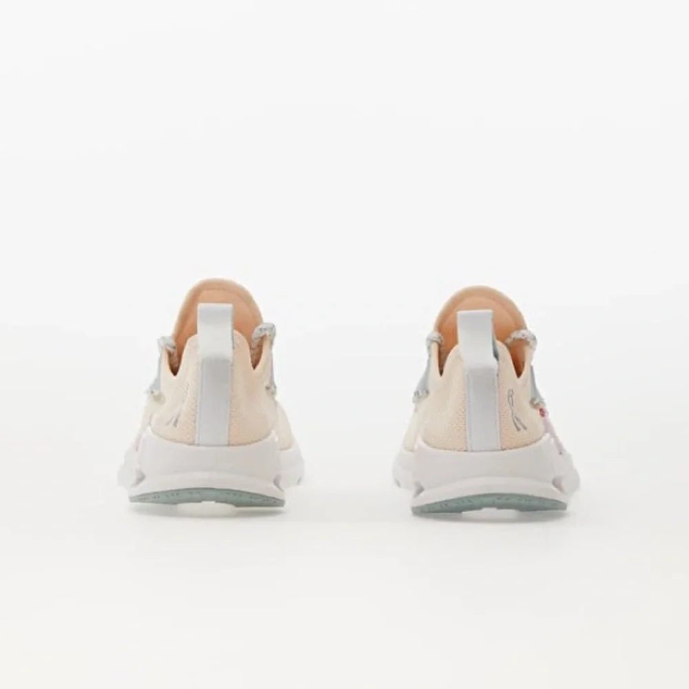 On W Cloudeasy Sneakers - Picture 2 of 16